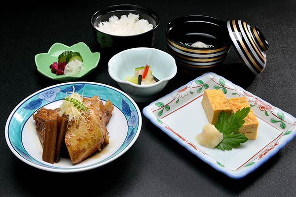 カマの煮付け定食